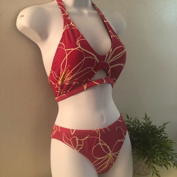 CUPSHE Red Bikini 👙 - Picture 3 of 14